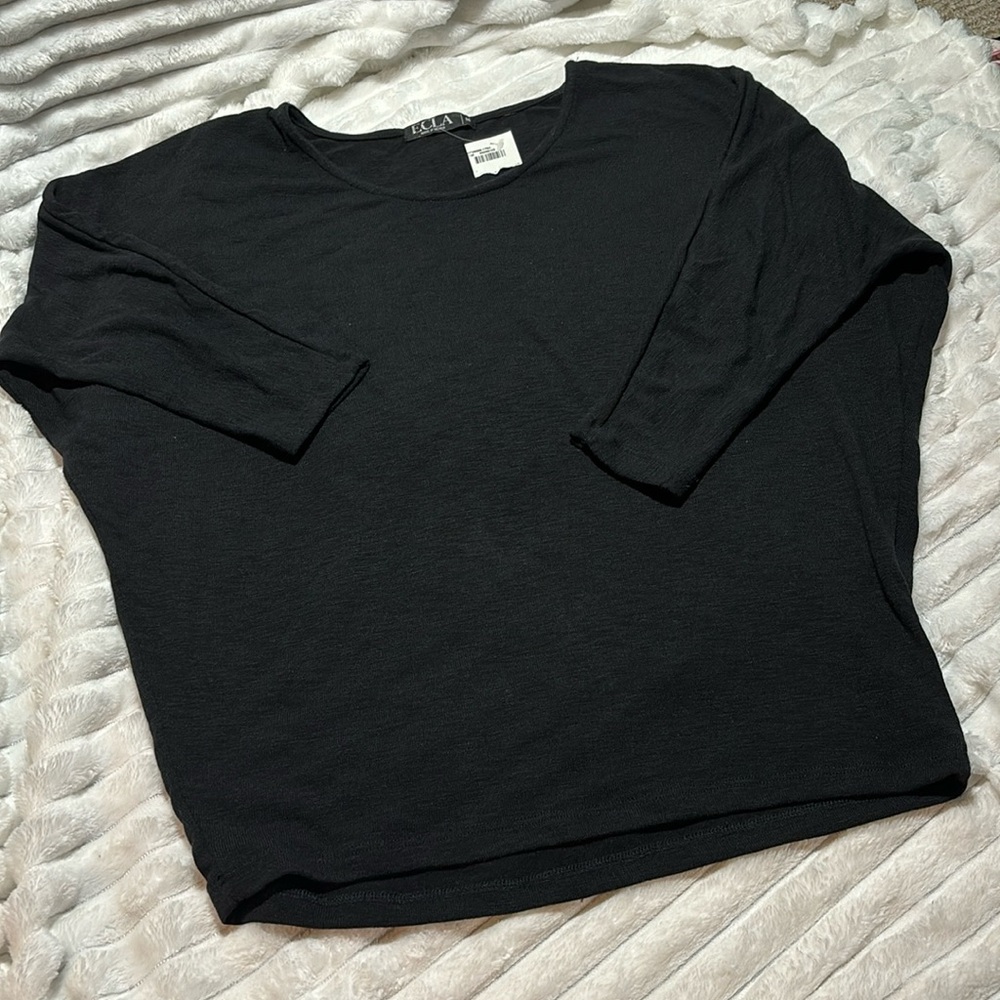 ECLA Size M Black Knit Tunic